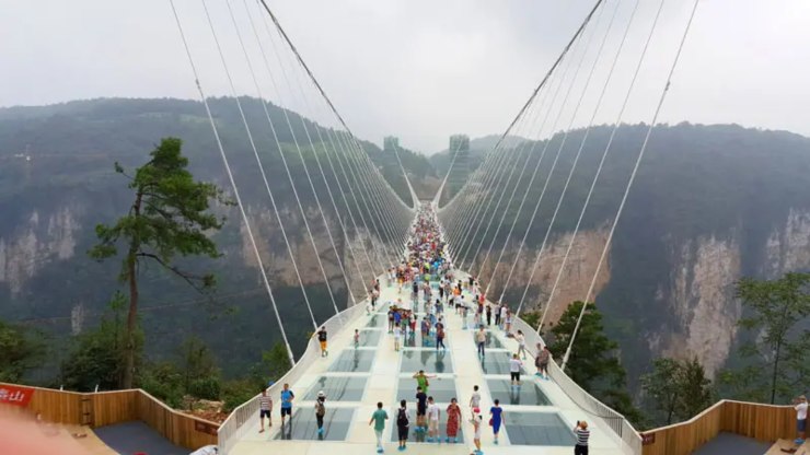 L'ingresso al ponte di vetro (China Discover foto) - www.buildingcue.it