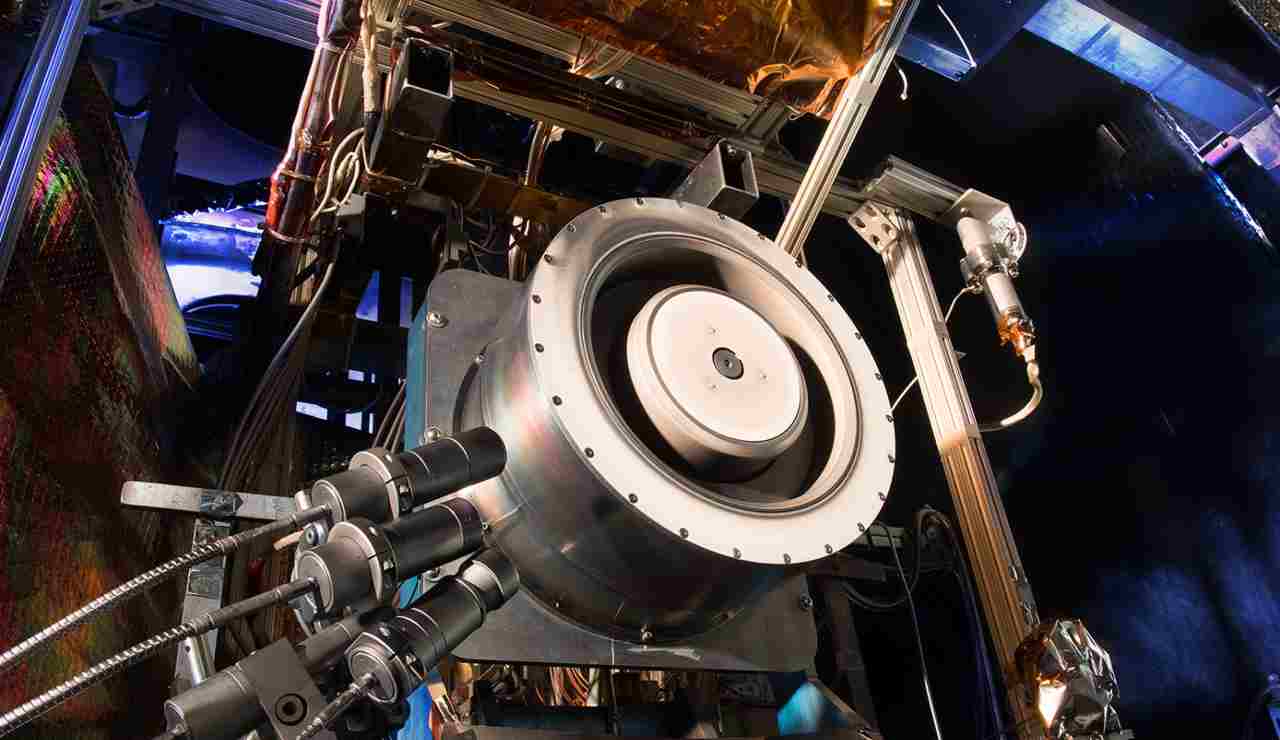 Tecnologie dei propulsori a effetto Hall (NASA TTP foto) - www.aerospacecue.it