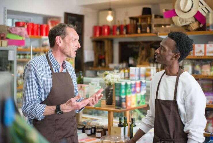 Dipendenti nel retail (Canva Foto) - www.managementcue.it