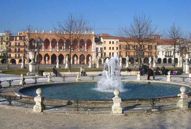 Illustrazione della fontana dell'Isola Memmia (Wikipedia FOTO) - www.buildingcue.it
