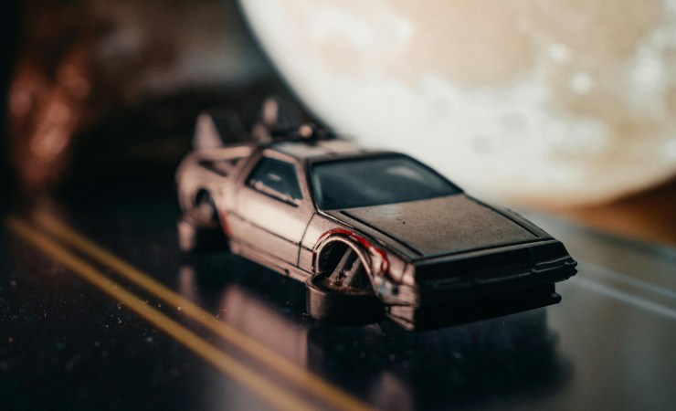Auto De Lorean modellino (Canva foto) - www.vehiclecue.it