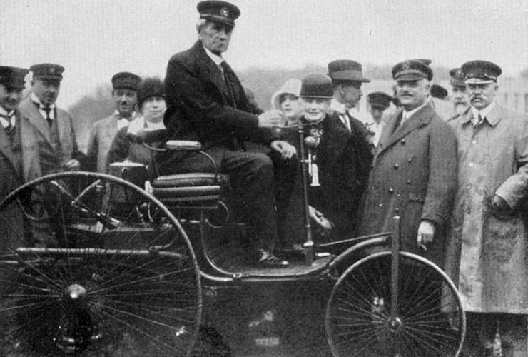 Illustrazione della Patent Motorwagen (Wikipedia FOTO) - www.vehiclecue.it