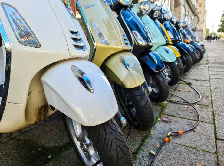Vespa, ecco alcuni modelli in ricarica (DepositPhotos) - VehicleCUE