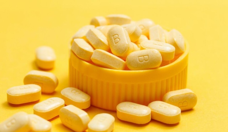 Pastiglie di vitamina B (Freepik foto) - www.biomedicalcue.it