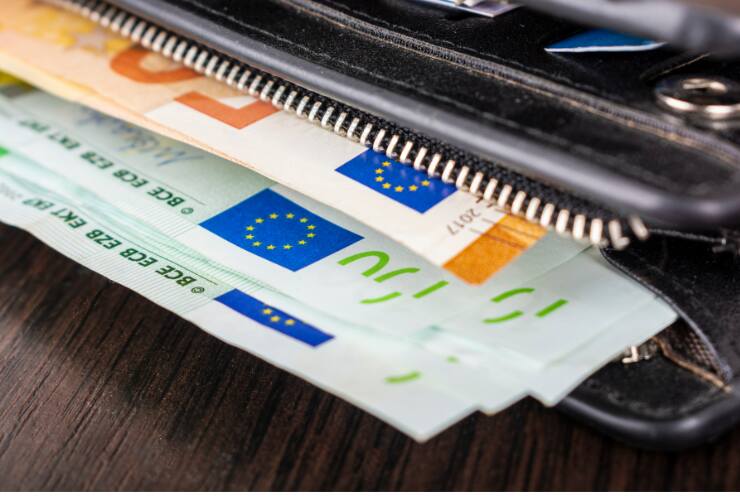 Portafoglio con banconote in euro (Canva Foto) - www.managementcue.it