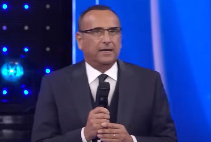 Carlo Conti spiazzato (screenshot Rai/Youtube) - www.managementcue.it