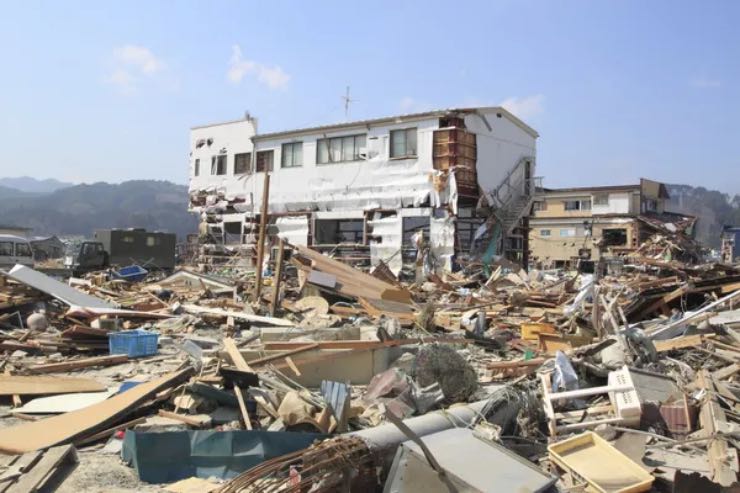 Catastrofe lasciata da uno tsunami (Depositphotos foto) - www.marinecue.it