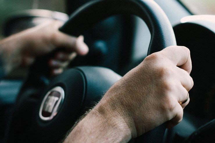 Volante di un'auto Fiat (Pexels foto) - www.financecue.it