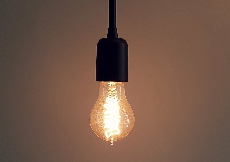 Lampadina (PIXABAY FOTO) - www.managementcue.it