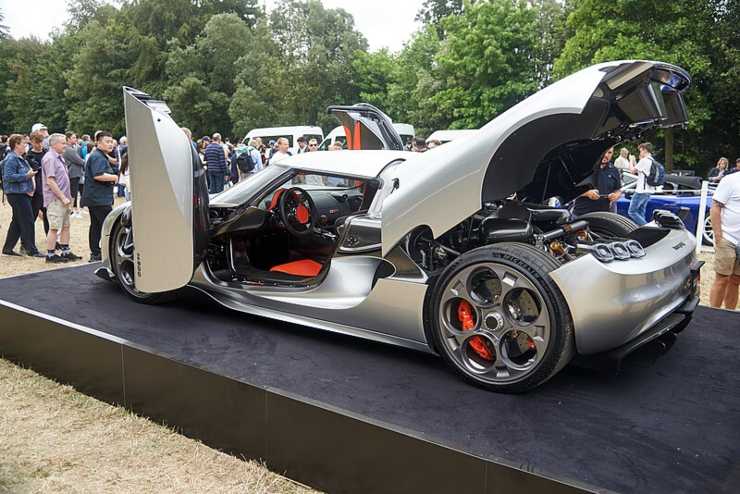 Illustrazione di profilo della Koenigsegg CC850 (Wikipedia Andrew Basterfield FOTO) - www.vehiclecue.it