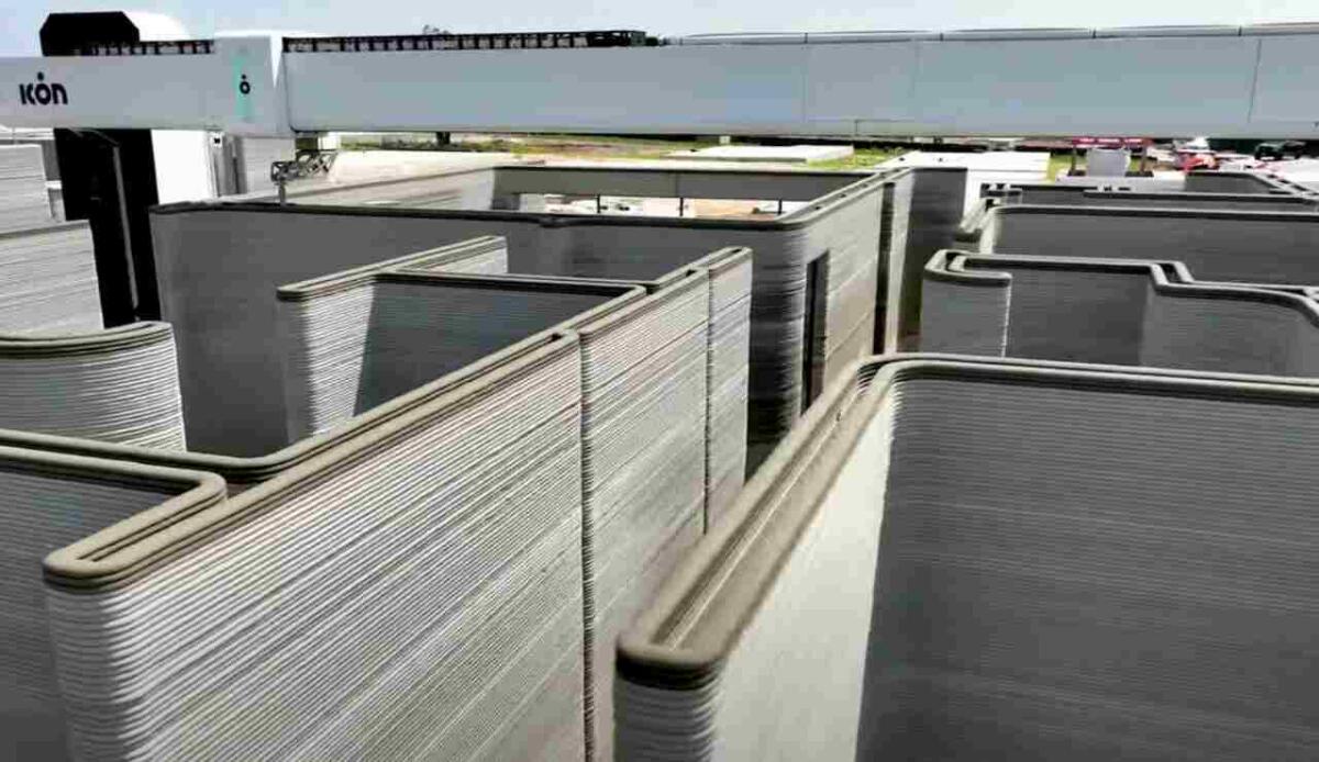 Costruire case con le stampanti? In Texas è già realtà con oltre 100 abitazioni - Quartiere realizzato con la stampante 3D (screenshot ICON/YouTube) - www.buildingcue.it