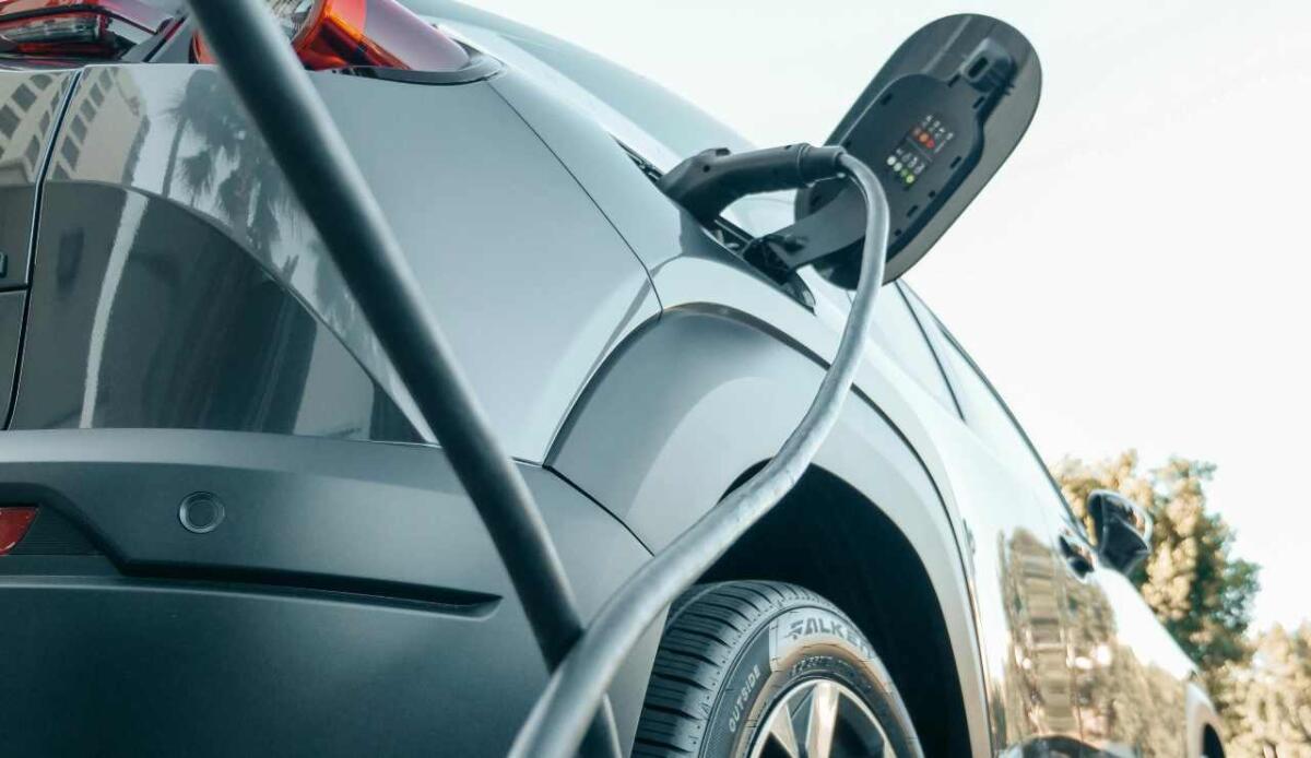 Auto elettriche: senza ricarica domestica, il risparmio crolla del 60% - Illustrazione di un'auto elettrica (Pexels FOTO) - www.vehiclecue.it