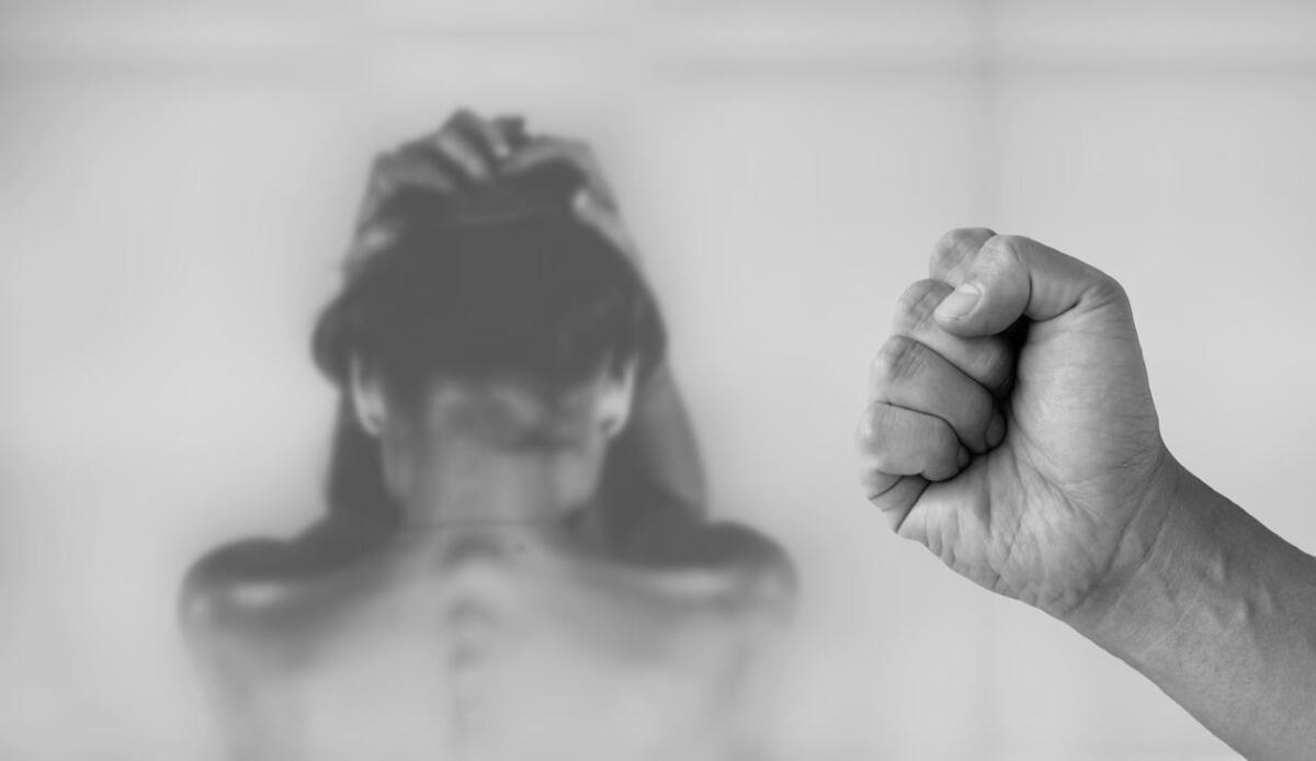 Femminicidio, una nuova legge può davvero fermare la violenza? - Aggressione ad una donna (Pixabay FOTO) - www.managementcue.it