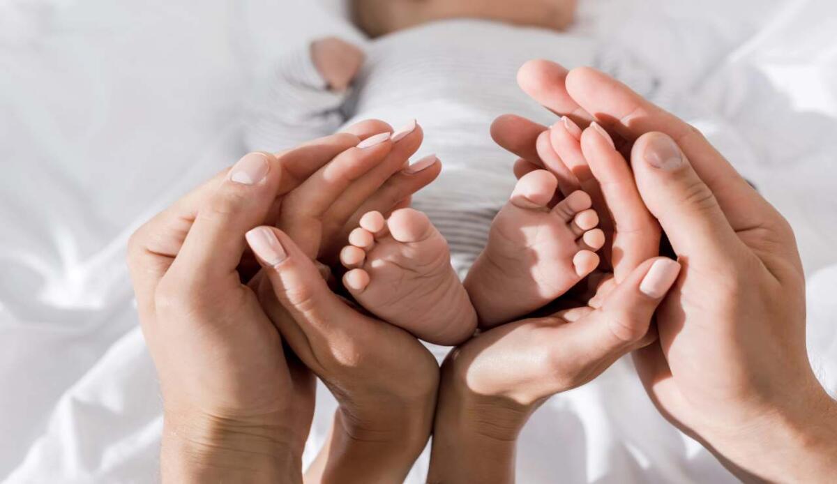 Papà a casa più a lungo? Le mamme li coinvolgono di più nella cura del bambino - Il ruolo del congedo di paternità (depositphotos.com) - www.managementcue.it