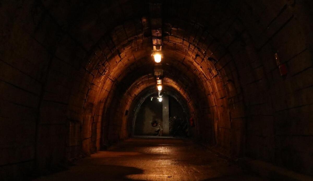 Addio miniere? Un nuovo metodo consente di estrarre litio direttamente dall’acqua - Illustrazione di un corridoio di una miniera (Pixabay FOTO) - www.energycue.it