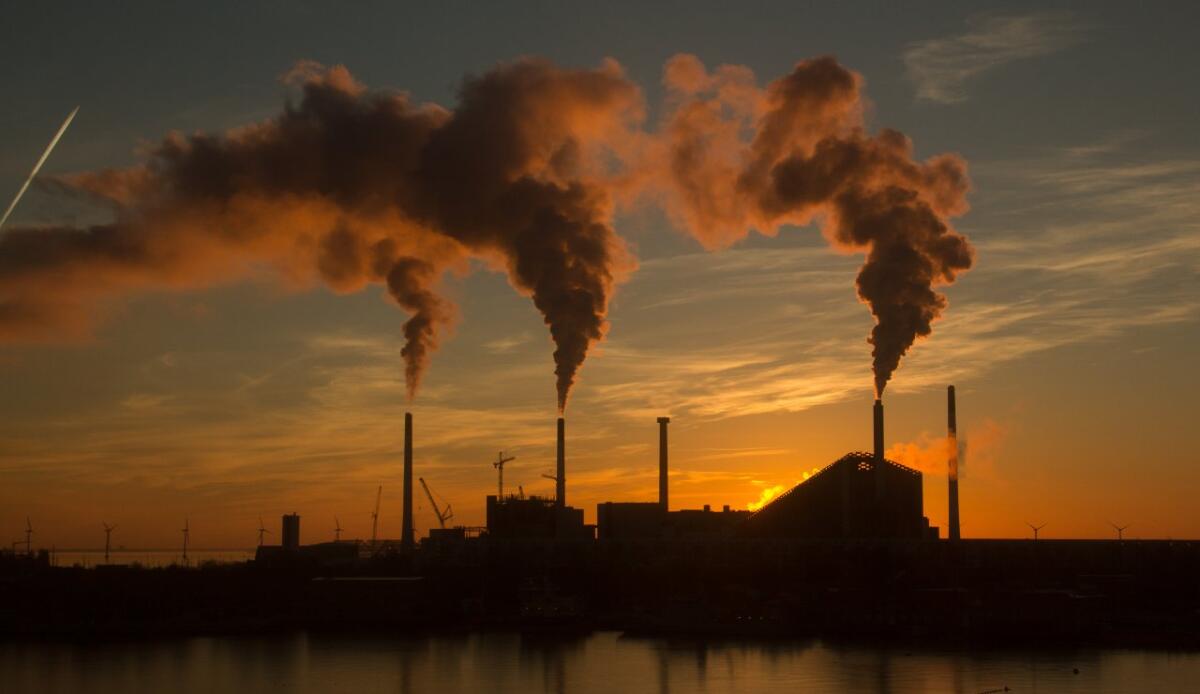 Emissioni fantasma: il metano pesa più del previsto sul cambiamento climatico - Emissioni fantasma, ecco come inquinano (Freepik Foto) - www.energycue.it