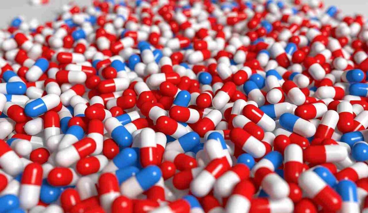 Paracetamolo in gravidanza e ADHD: è davvero così pericoloso? - Illustrazione di alcuni farmaci (Pixabay FOTO) - www.biomedicalcue.it