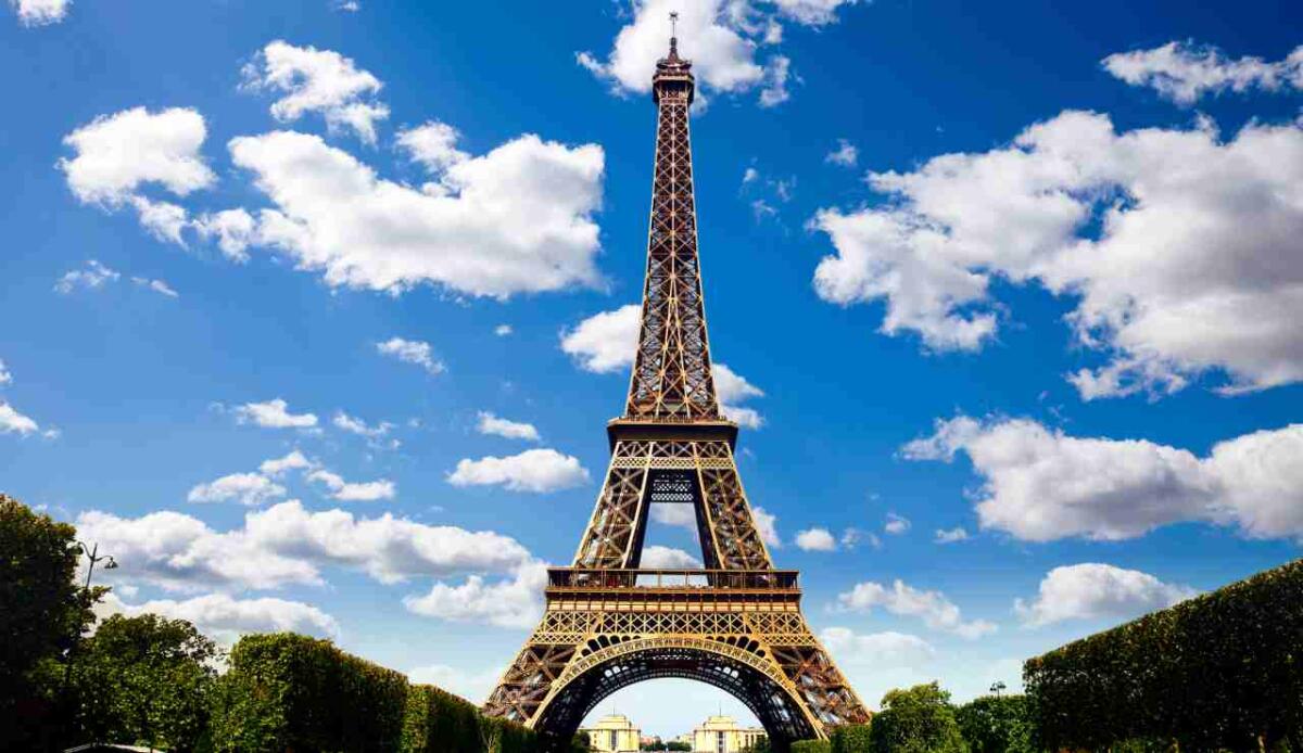 Un'icona nata per scomparire: la sorprendente storia della Torre Eiffel - Torre Eiffel, ecco qual è la sua storia e alcune curiosità (DepositPhotos) - BuildingCUE