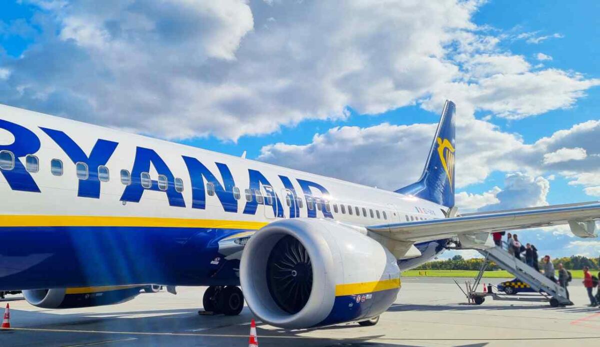 Ryanair cambia le regole: check-in solo digitale e stangata sui bagagli - Ryanair, ecco quali sono le nuove regole (DepositPhotos) - ManagementCUE