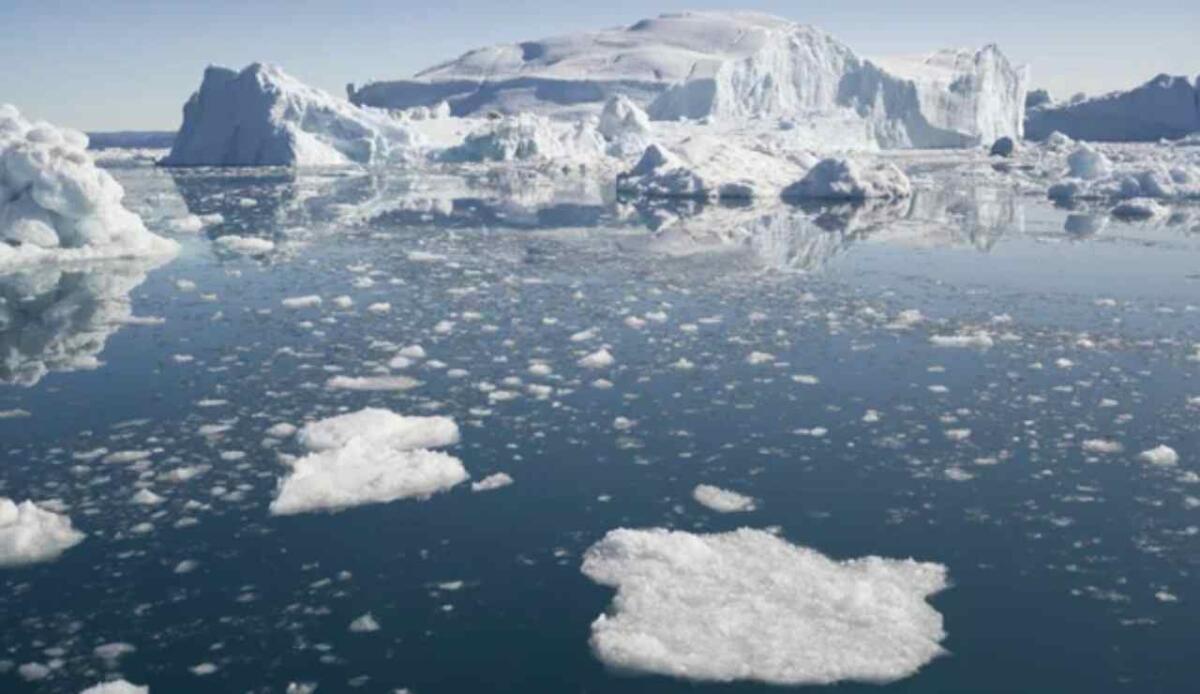Lo scioglimento del ghiaccio artico altera i modelli atmosferici: la Spagna sarà più piovosa, la California più arida - Spostamento e scioglimento dei ghiacciai (Depositphotos foto) - www.energycue.it
