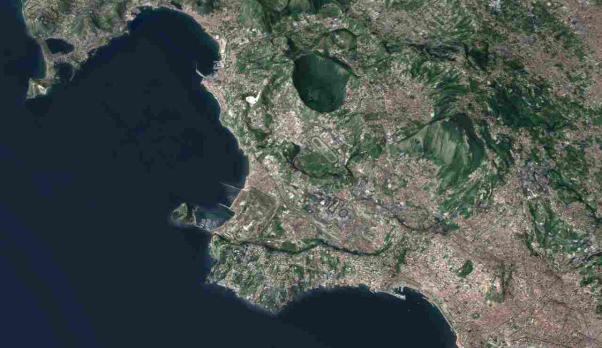 Campi Flegrei, ecco il piano d’emergenza: 500mila evacuati in 72 ore e accolti in tutte le regioni - I Campi Flegrei (Depositphotos foto) - www.sciencecue.it