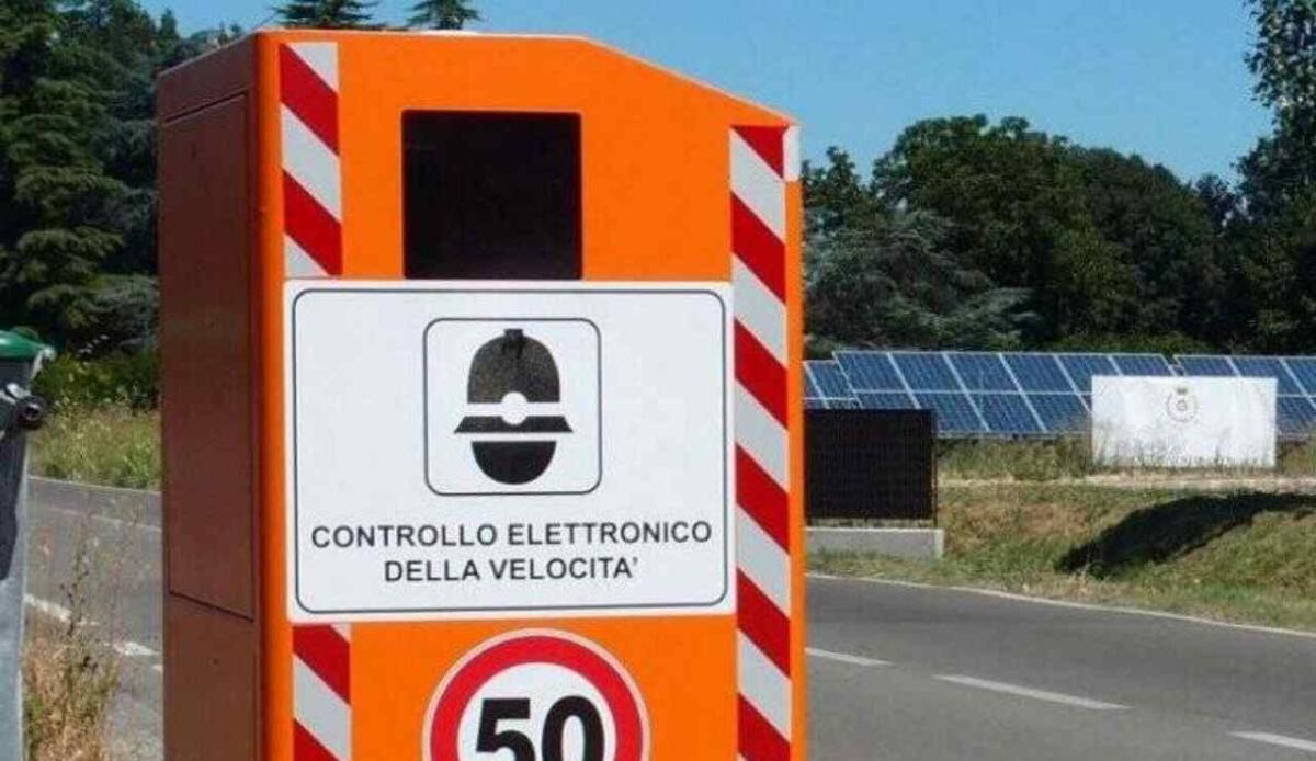 Nuova generazione di autovelox: nascosti ovunque e dotati di intelligenza artificiale - Autovelox fisso (Comune di La Spezia foto) - www.vehiclecue.it