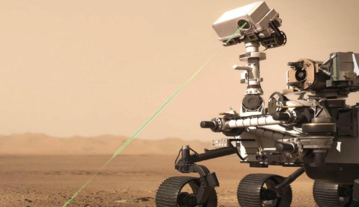Gypsum e biosignature: il laser che potrebbe svelare la vita passata su Marte - Rover Perseverance spara un laser sulla superficie marziana (NASA foto) - www.aerospacecue.it