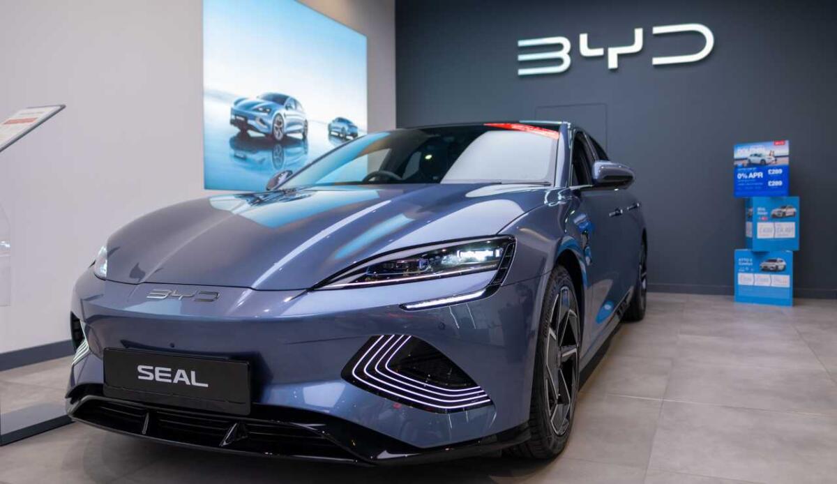 Addio ansia da ricarica: BYD porta le auto elettriche a 300 km in 5 minuti - BYD, ecco come saranno le auto elettriche del futuro (DepositPhotos) - VehicleCUE