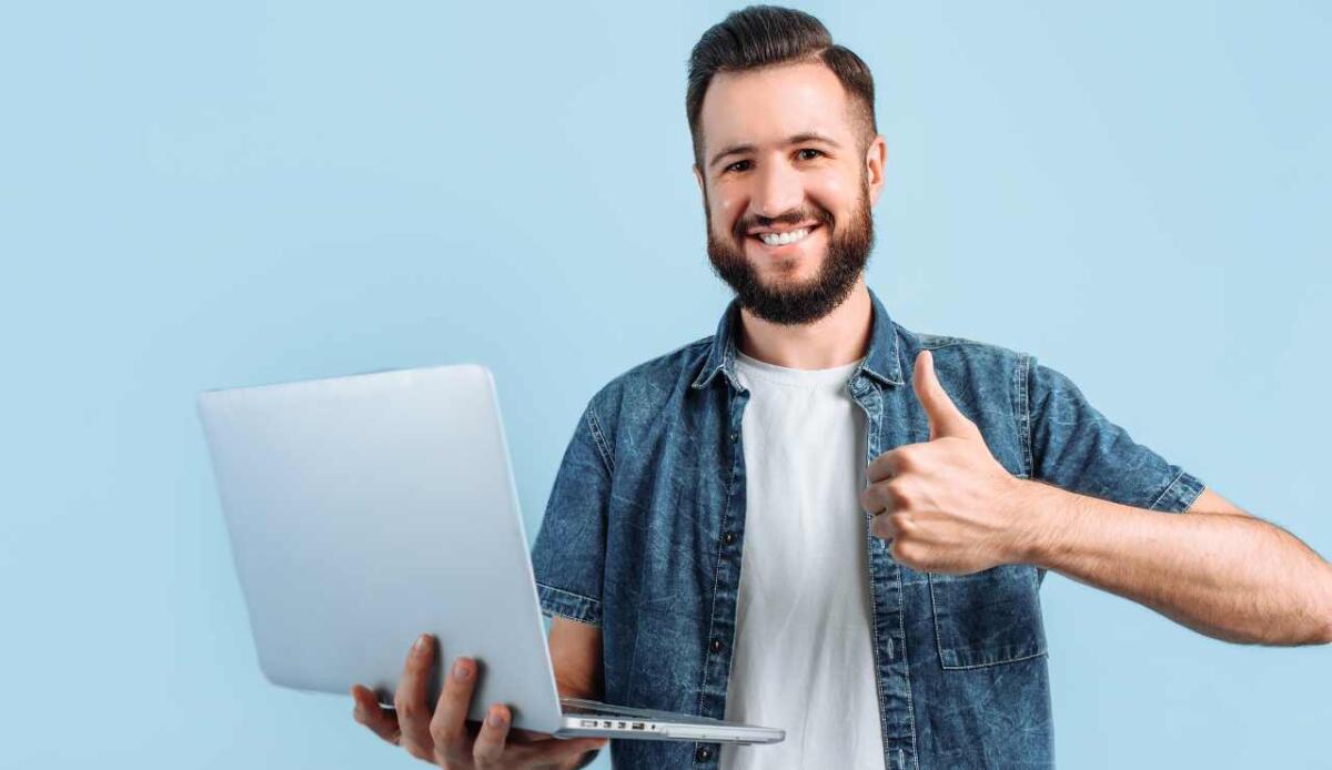 Lavoro da remoto: quali sono le opportunità che ti permettono di guadagnare senza uscire di casa - Smartworking  (Canva foto) - www.financecue.it