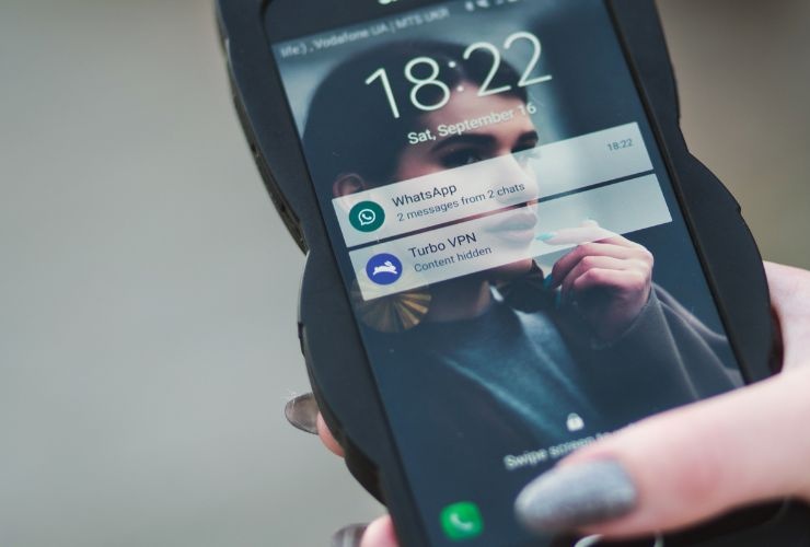 Notifiche continuee (Canva Foto) - www.managementcue.it