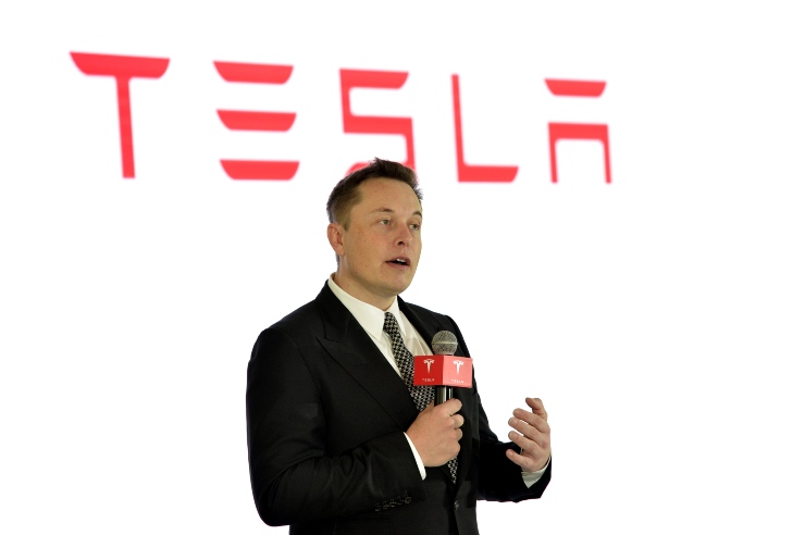 Elon Musk Tesla (Depositphotos foto) - financecue.it