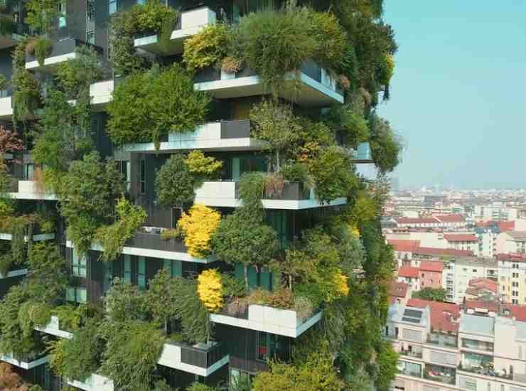Bosco Verticale, emblema di architettura sostenibile (YouTube Foto) - www.buildingcue.it
