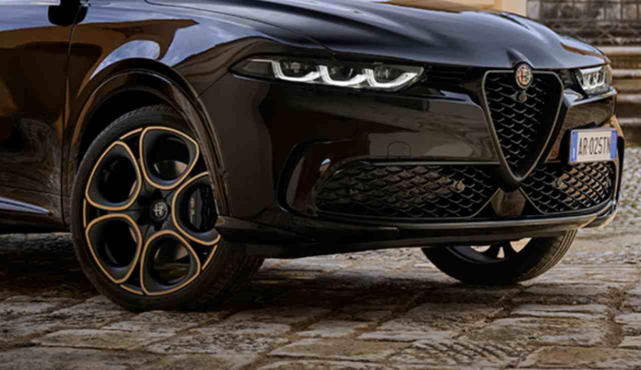Dettagli di Alfa Romeo Intesa (Alfa Romeo foto) - www.vehiclecue.it