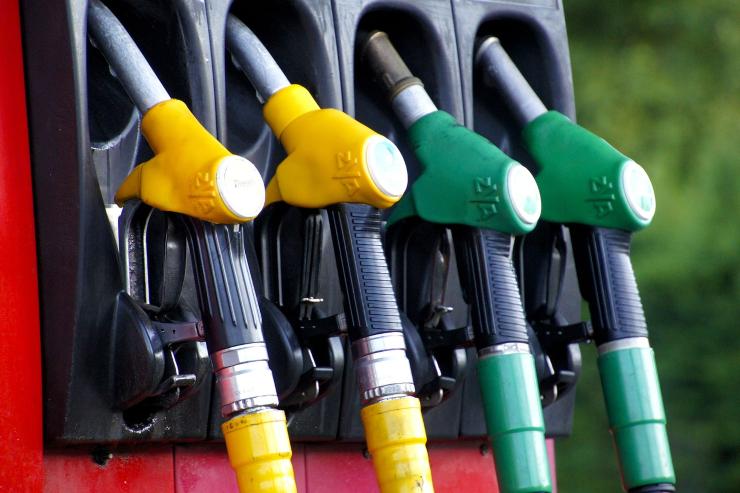 Benzina, i costi diminuiscono rispetto al recente passato (Pixabay) - VehicleCUE