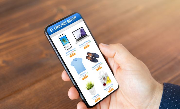 Online shop app su smartphone (Canva foto) - managementcue.it