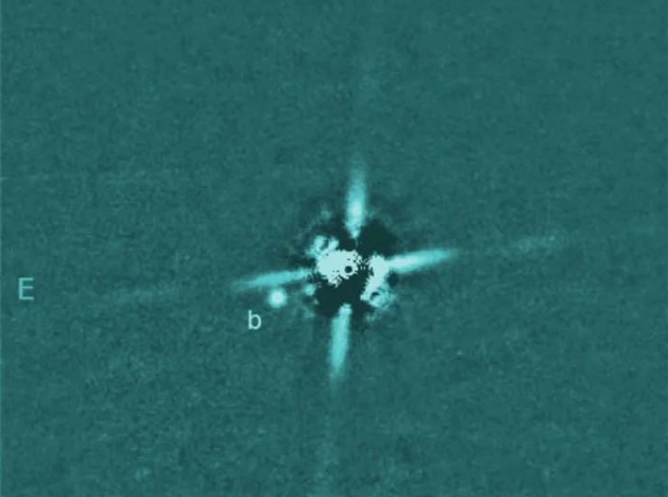 La prima immagine catturata di 2M0437b (Subaru Telescope) - www.aerospacecue.it