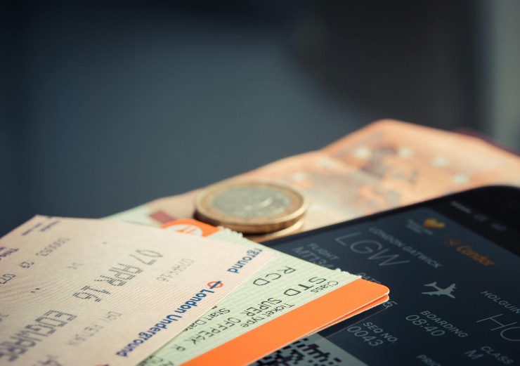 Illustrazione di un biglietto aereo (Pexels FOTO) - www.managementcue.it