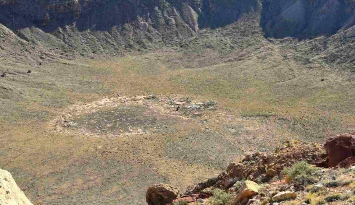 Scoperto in Australia il cratere da impatto più antico: ha 3,5 miliardi di anni circa - Il cratere in Australia (INGVambiente foto) - www.aerospacecue.it