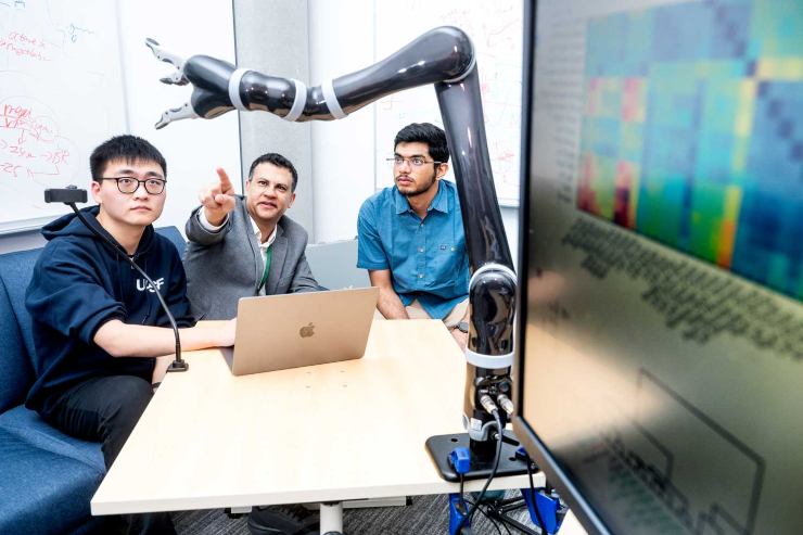 Robot, ecco com'è collegato all'IA e potrebbe aiutare coloro che sono paralizzati (UCSF.edu) - SystemsCUE