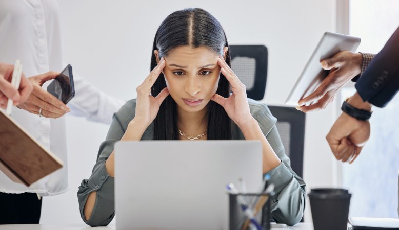 Manager preoccupazione e ansia (Canva foto) - www.managementcue.it