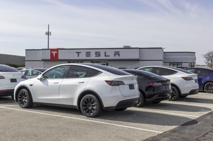 Colpiti migliaia di proprietari Tesla (Depositphotos foto) - www.vehiclecue.it