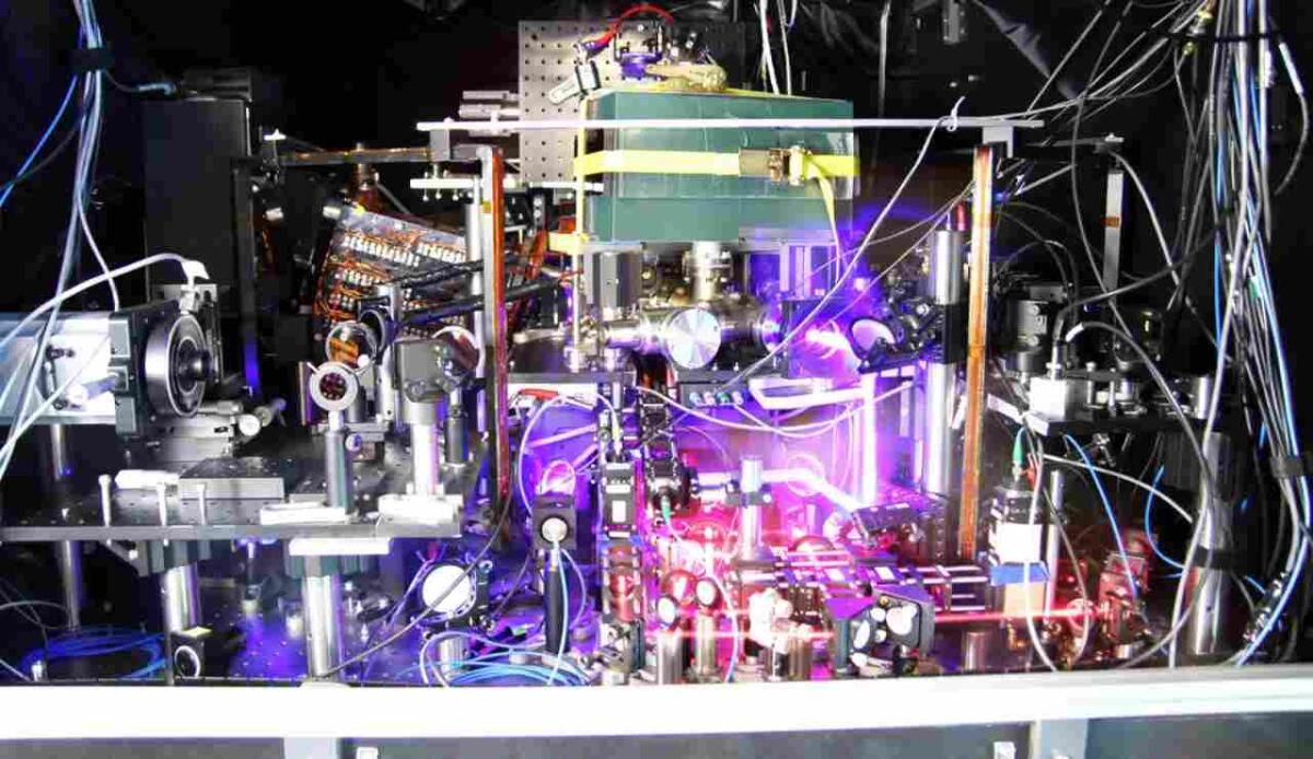 Torio-229, arriva un nuovo orologio che promette precisione mai vista - L'incredibile innovazione dell'orologio nucleare (Baxley-Jila foto) - www.systemscue.it