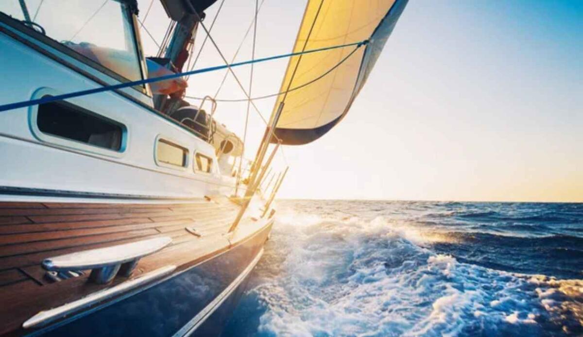 Ondulazioni controllate per spostare oggetti sull'acqua: la nuova tecnica che rivoluzionerà la ricerca e la navigazione - Svolta nella navigazione globale (Depositphotos foto) - www.marinecue.it