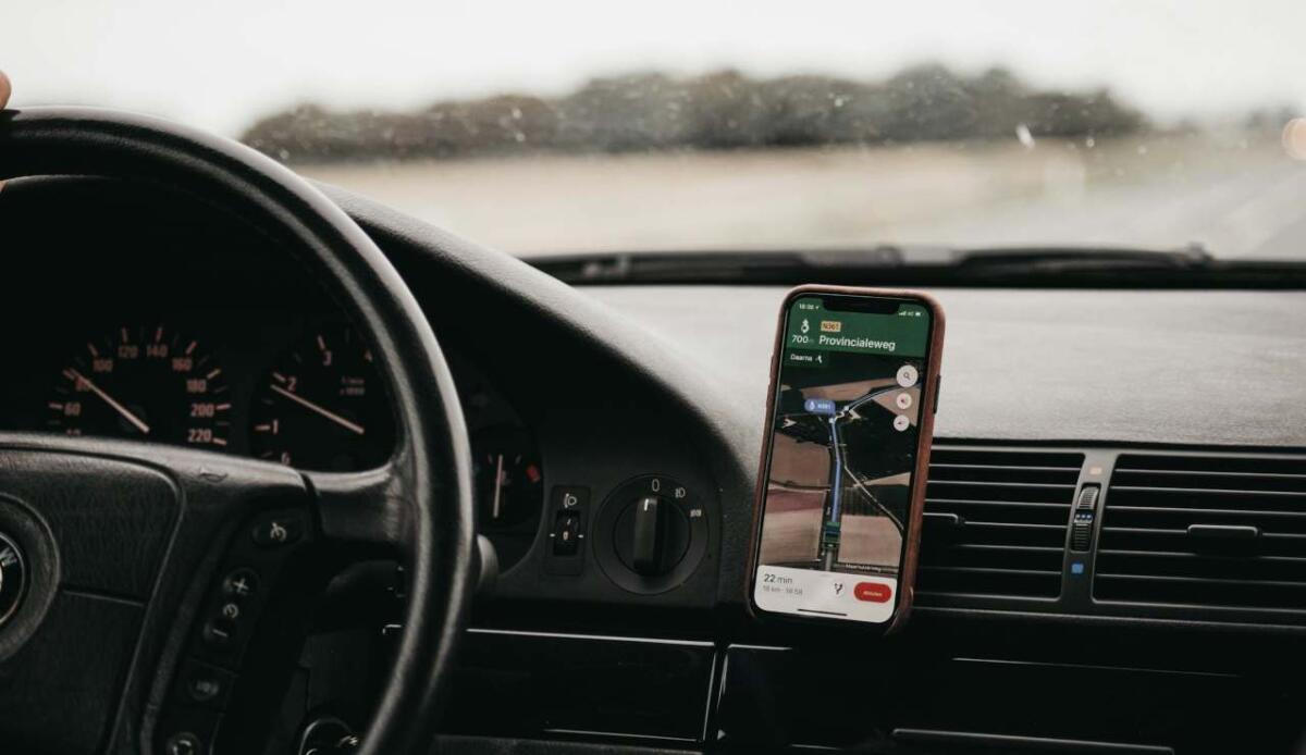 Google Maps diventa un assistente di viaggio: AI e info dettagliate in arrivo - Google Maps, le novità arriveranno per trasformare l'app in un'assistente virtuale (Unsplash) - VehicleCUE