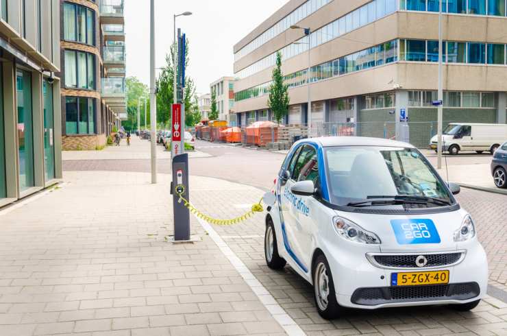 Ricarica elettrica addio alle classiche colonnine in un quartiere di Londra (DepositPhotos) - VehicleCUE