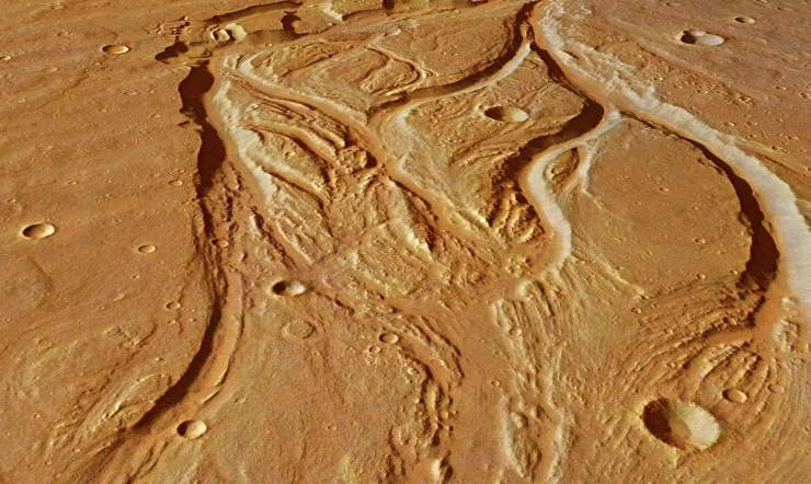 Canali sulla superficie di Marte (ESA foto) - www.aerospacecue.it