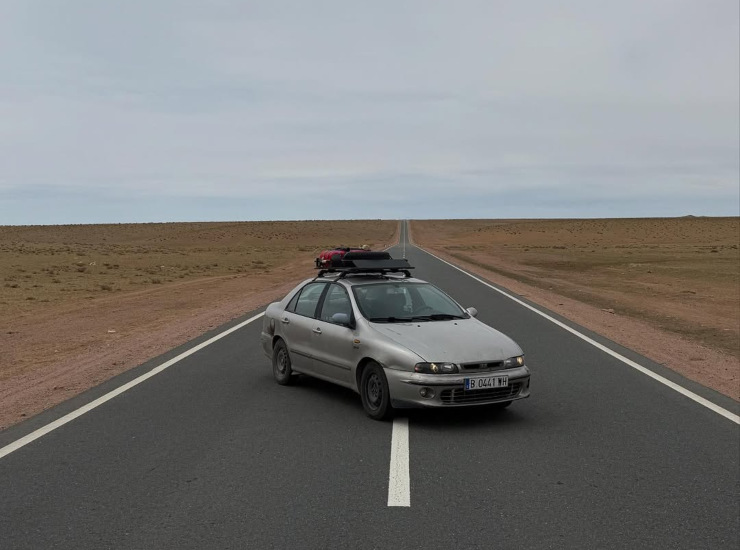 La Fiat Marea in Mongolia (Falbio Belnome/Volata di Peluca Instagram foto) - www.vehiclecue.it