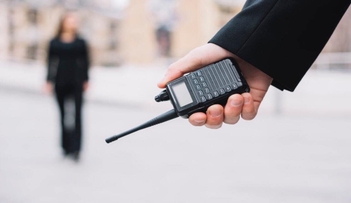 Walkie-talkie: un dispositivo alla portata di tutti - Strumenti realmente alla portata di tutti (Freepik) - systemscue.it
