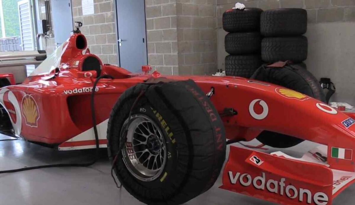 La Ferrari F2001 di Schumacher venduta all’asta per una cifra record: quasi 16 milioni di euro a Monaco - Ferrari F2001 di Schumacher (screenshot cvdzijden Supercar Videos/YouTube) - financecue.it