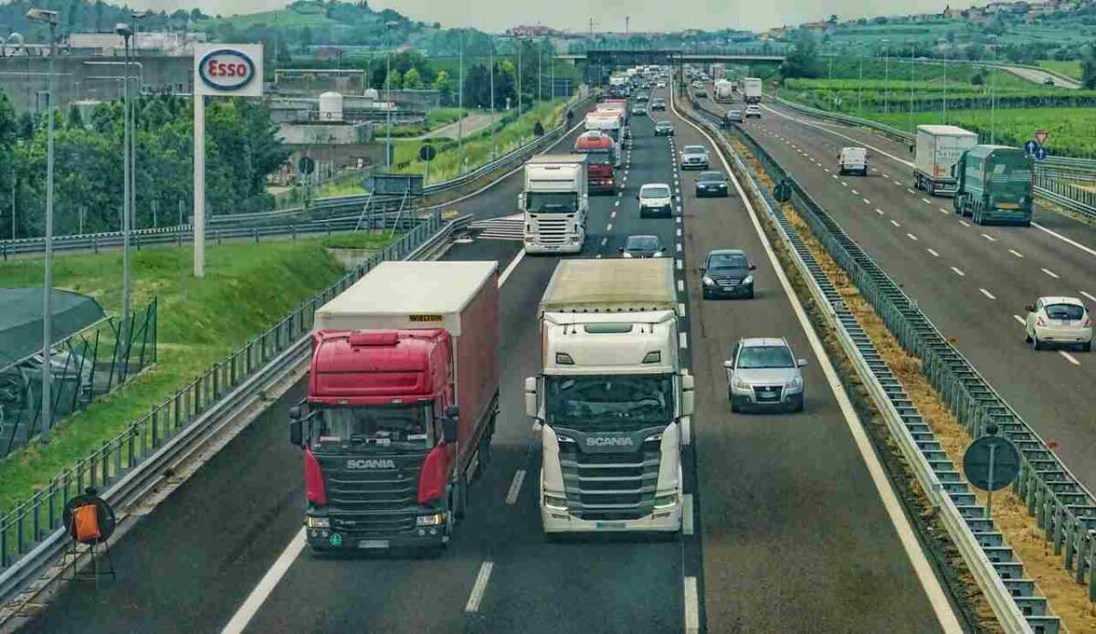 La prima autostrada al mondo? È italiana e ha 101 anni - Illustrazione di un'autostrada (Pixabay FOTO) - www.buildingcue.it